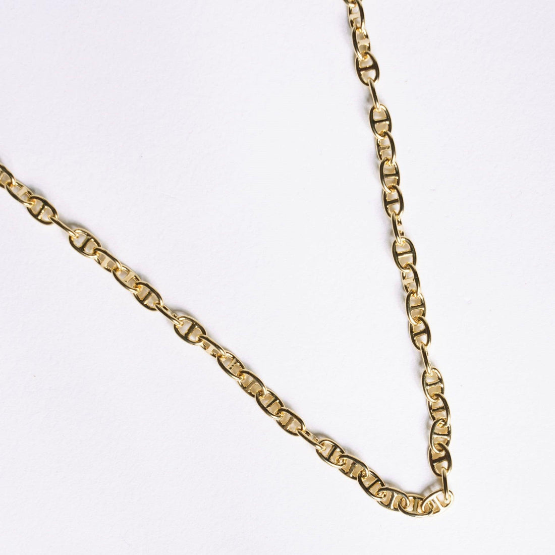 Collier doré Loren au design élégant en plaqué or – Jossepo