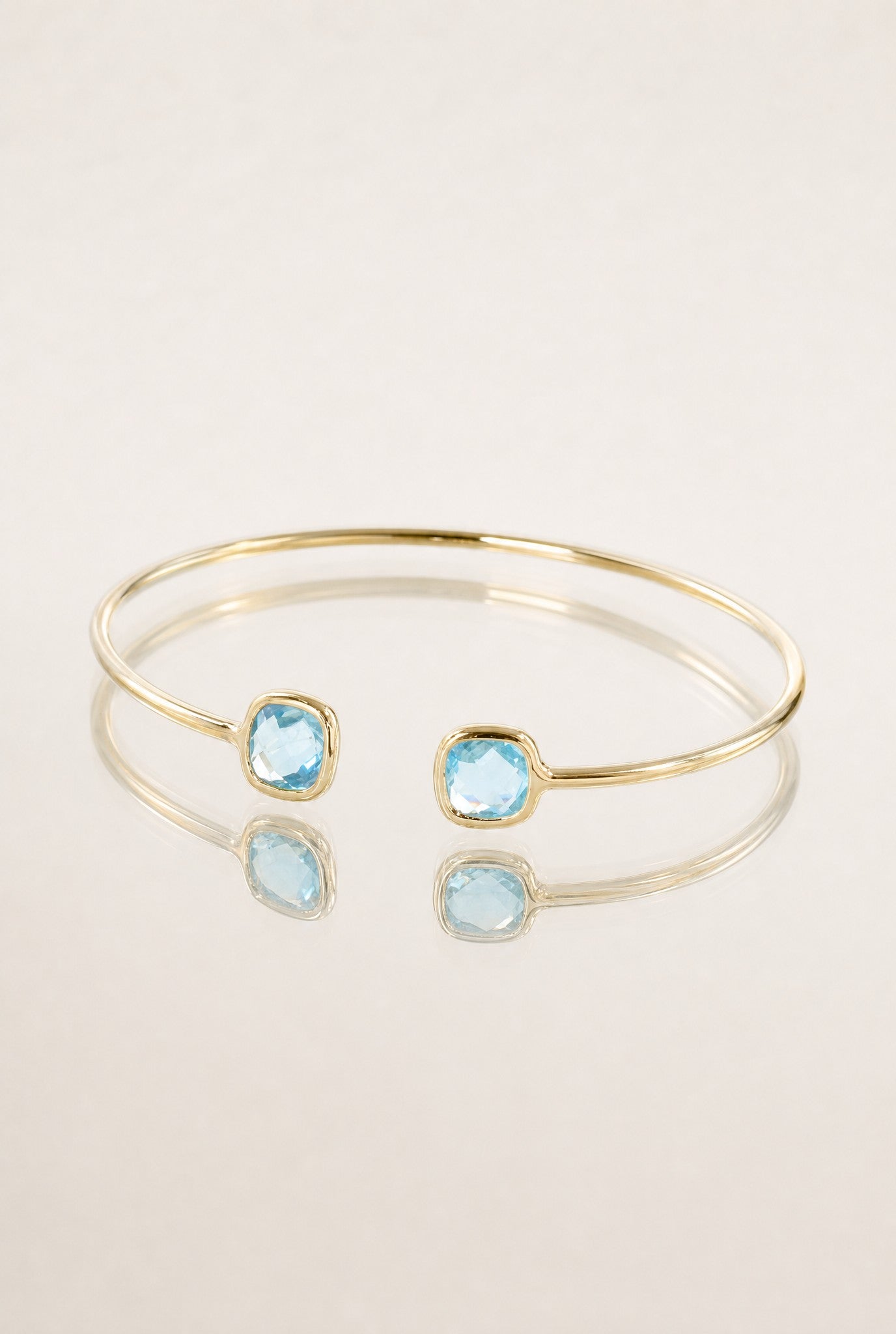 Détail jonc Azul zirconia bleue plaqué or 18 carats – Jossepo