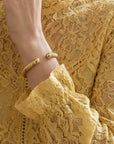Bracelet jonc femme en plaqué or 18 carats design élégant Roberta – Jossepo